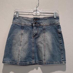 Vtg Y2K Guess Denim Mini Skirt Size 24‎